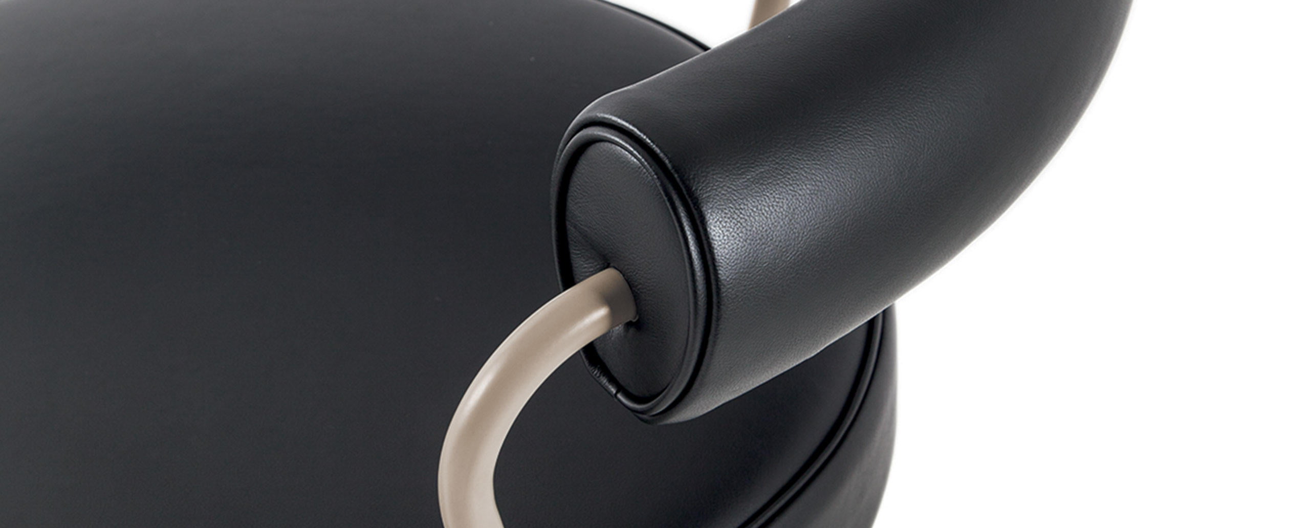 Cassina LC7