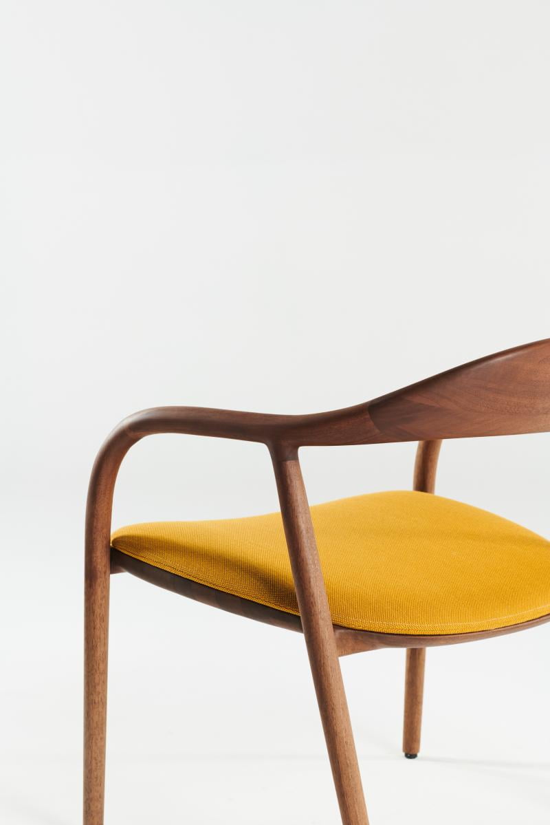 Artisan Neva Easy chair product foto zitting geel