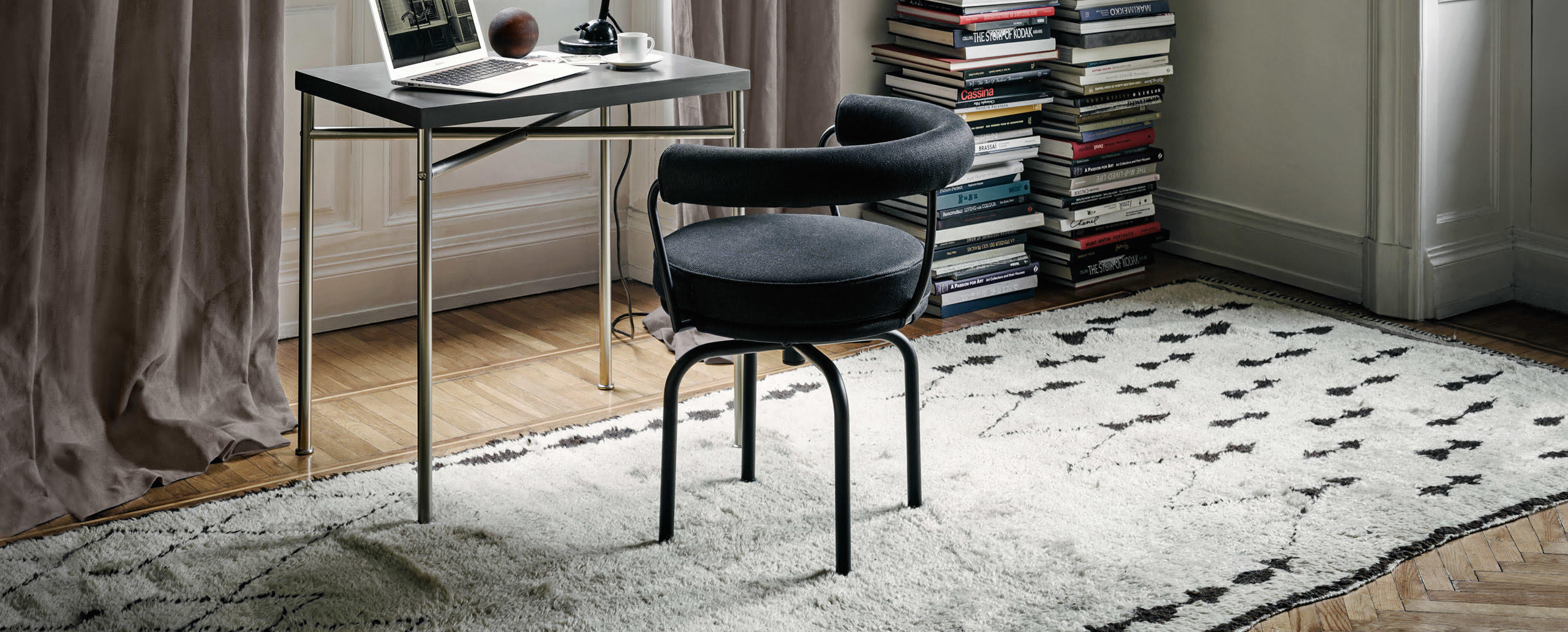 Cassina LC7