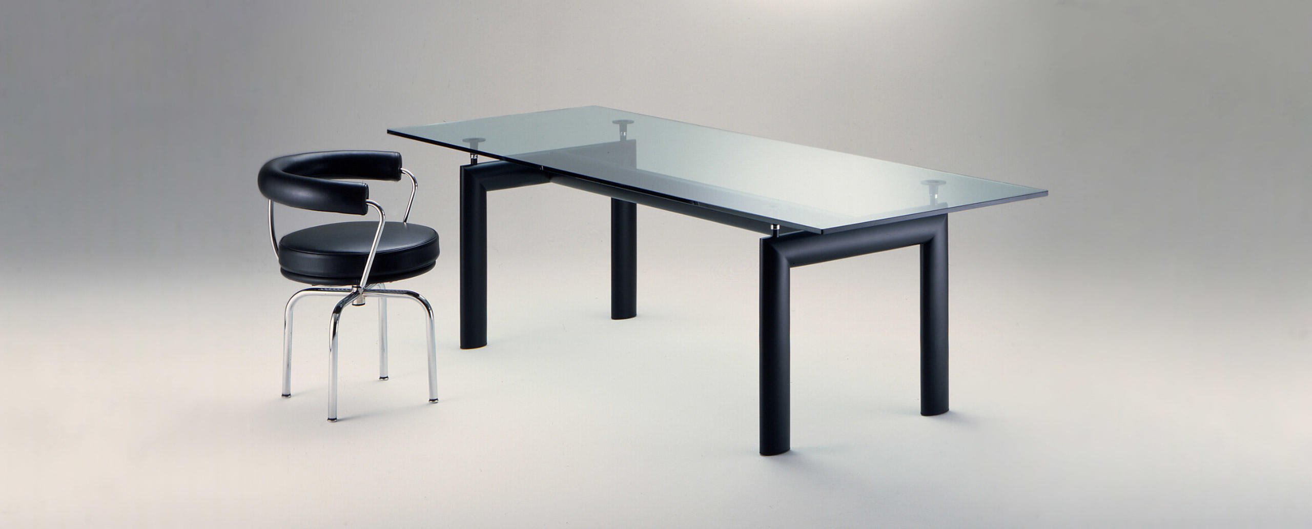 Cassina LC7
