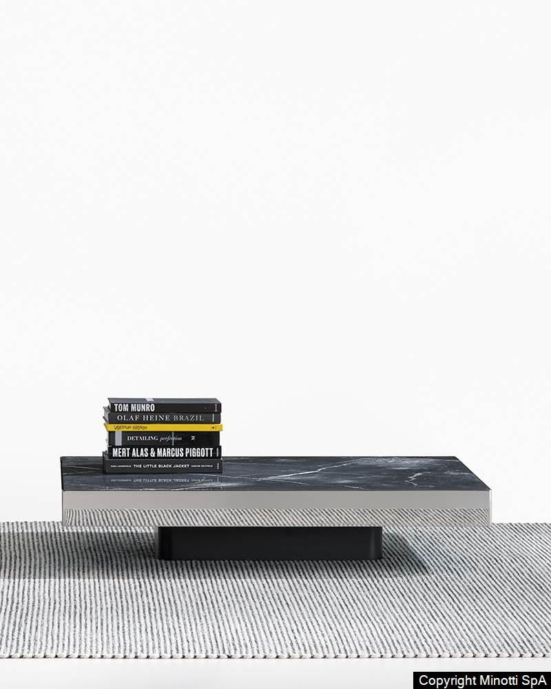 Minotti Solid Steel salontafel natuursteen zijkanten spiegelend vierkant
