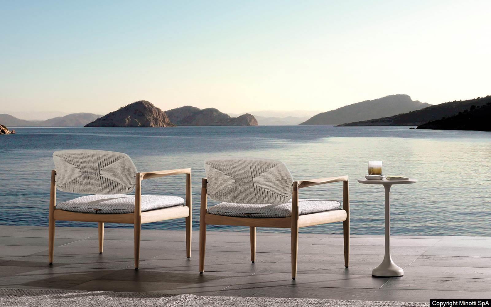 Minotti Yoko Cord outdoor sfeerfoto terras horizon 2 fauteuils
