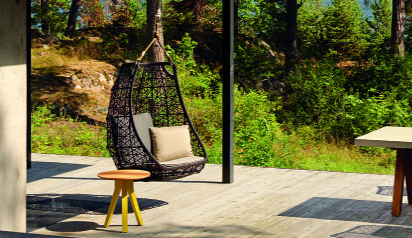 Maia egg swing