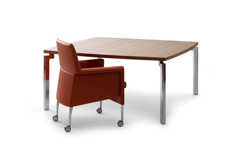 Leolux Niobe eettafel
