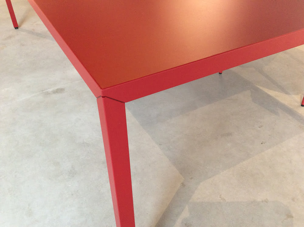 MDf italia steel table