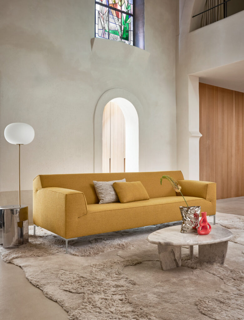 Design On Stock Bloq bank interieur sfeerfoto geel