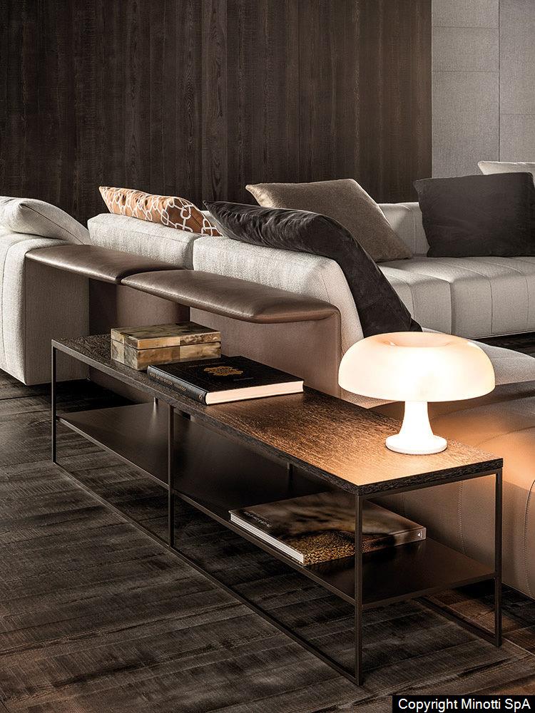 Minotti Calder Bronze salontafel interieur sfeerfoto bij bank