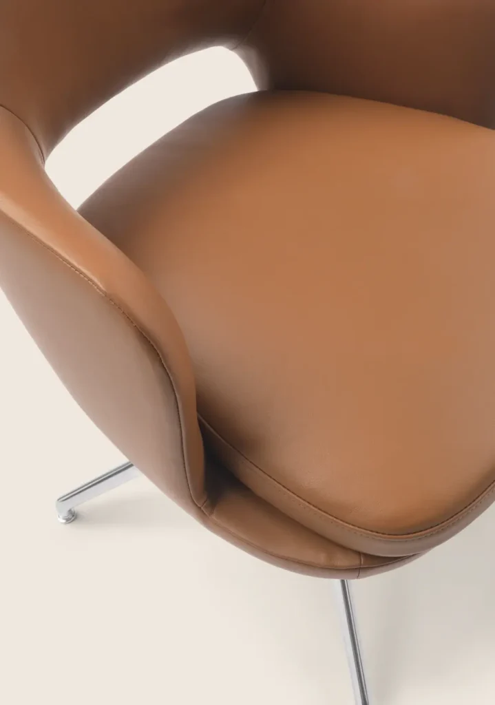 Flexform Eliseo dining chair eetkamerstoel bruin leder detail