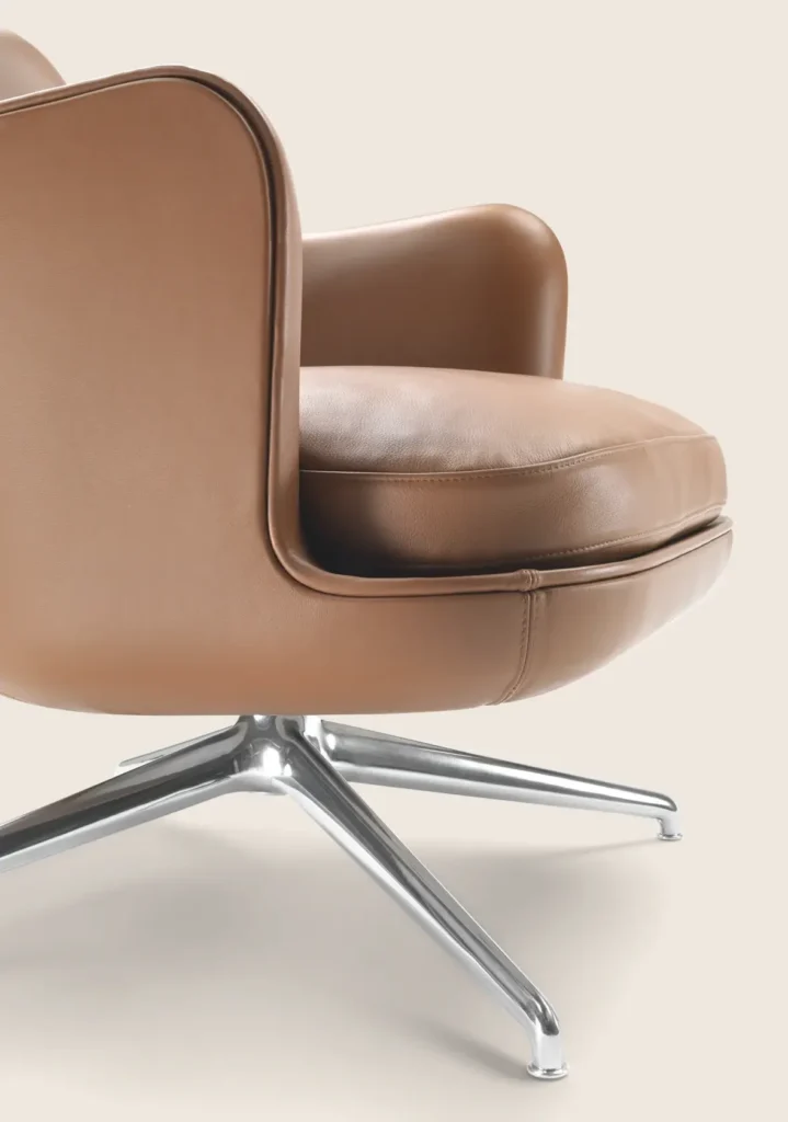 Flexform Eliseo fauteuil detail zitting bruin leder