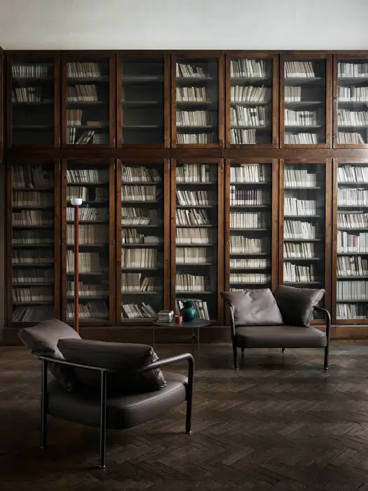 B&B Italia Pochette armchair interieur sfeerfoto klassiek bibliotheek