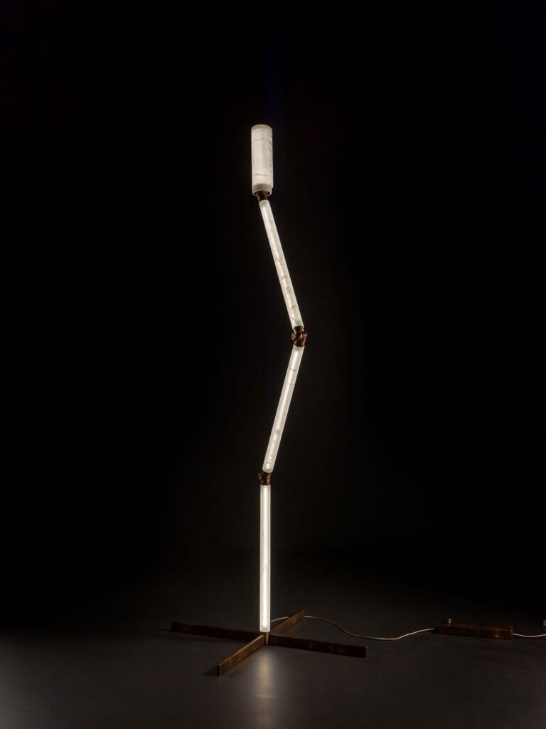 Henge Test-Tree lamp productfoto op zwart