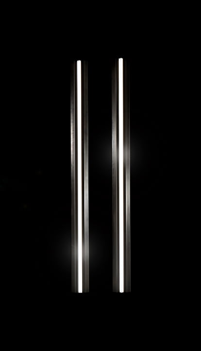 Henge Gladio wandlamp productfoto op zwart