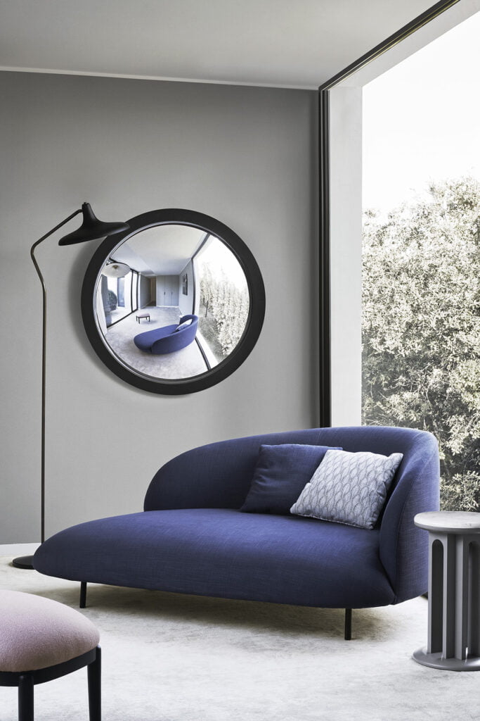 Arflex Bonsai sofa sfeer foto blauw interieur spiegel