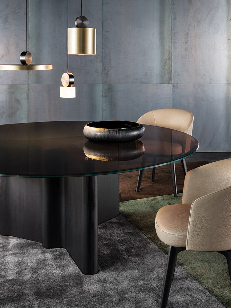 Minotti Lou eetkamertafel, blad glas smoked grey