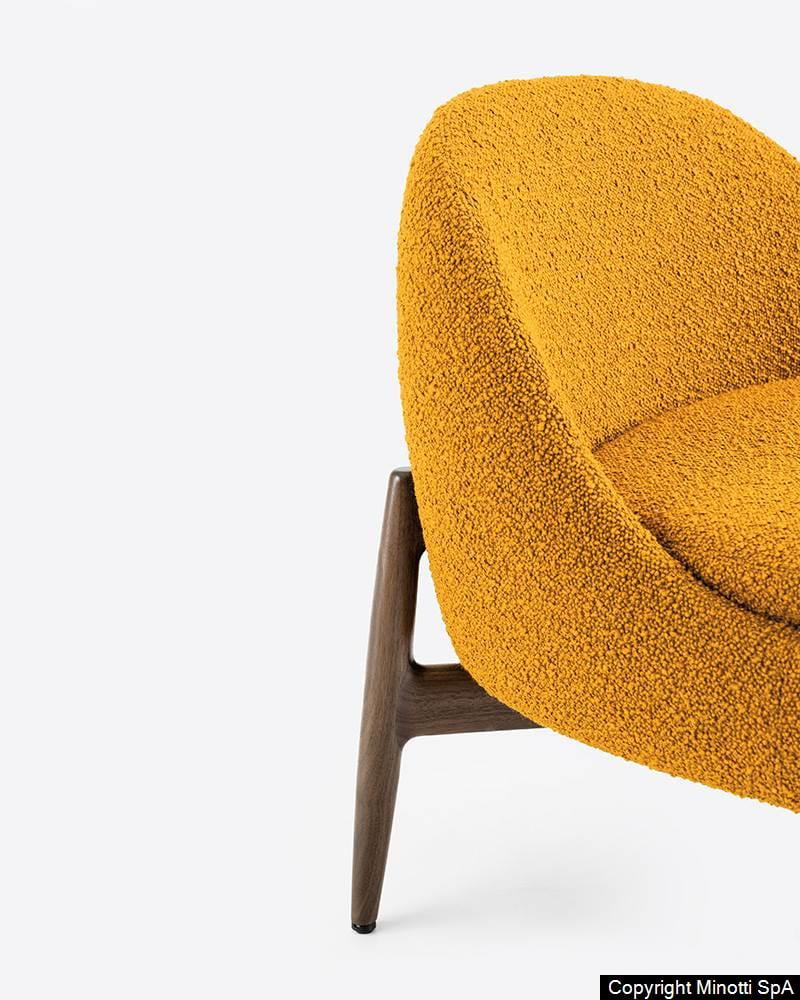 Minotti Sendai canaletto notenhout onderstel oranje boucle stof detail aanzicht