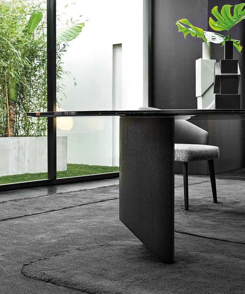 Minotti Wedge Dining