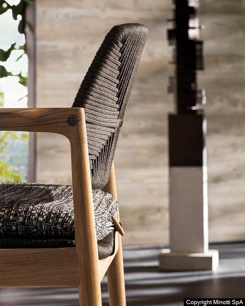 Minotti Yoko Cord outdoor eetkamerstoel detail foto rug gevlochten hout