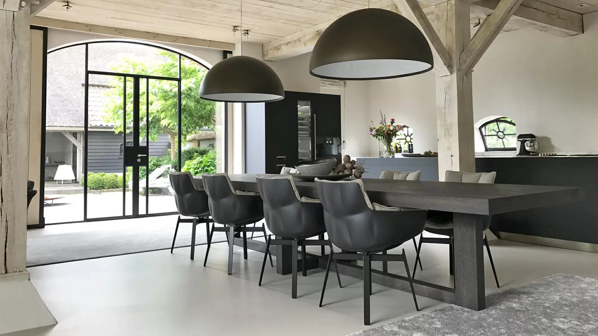 Header Interieuradvies Nijmegen Maatwerk Frank tafel B&B Italia Husk stoelen Arclinea keuken lampen Flos Skygarden