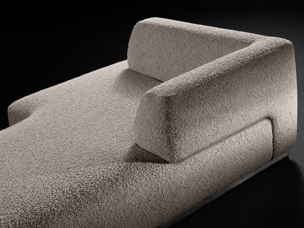 Henge Gentle sofa product foto op zwart