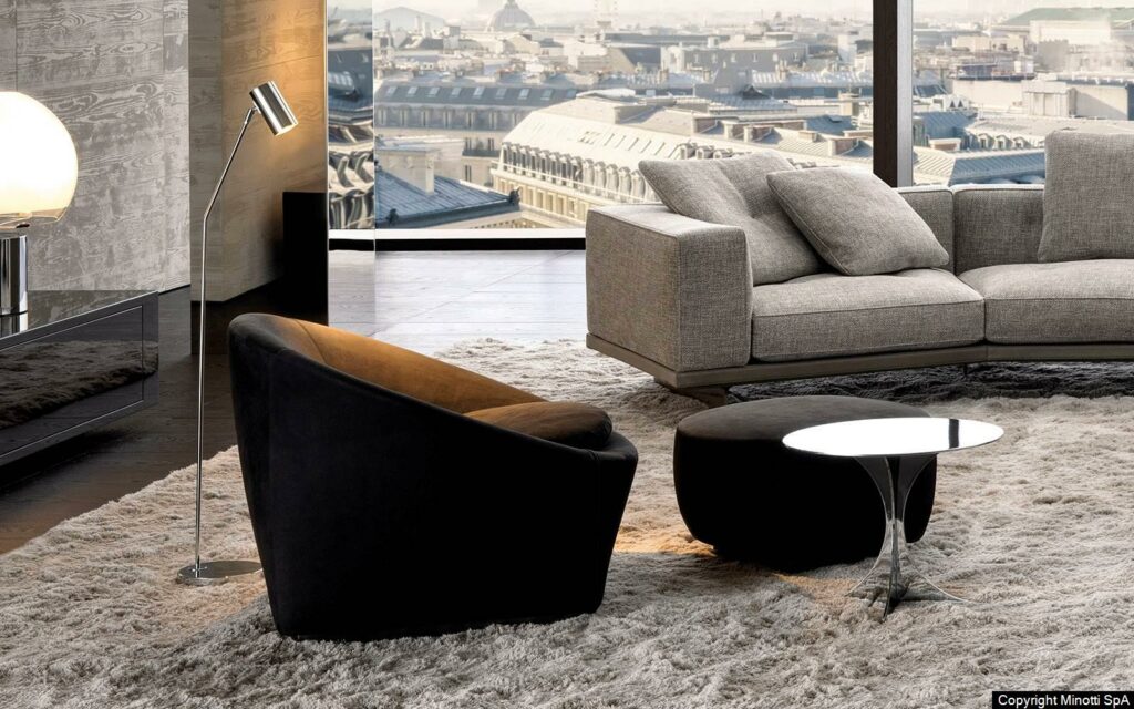 Minotti Capri Base fauteuil interieur sfeerfoto met voetenbank