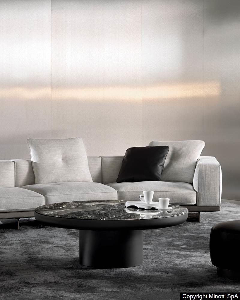 Minotti Brady salontafel interieur sfeerfoto rond natuursteen