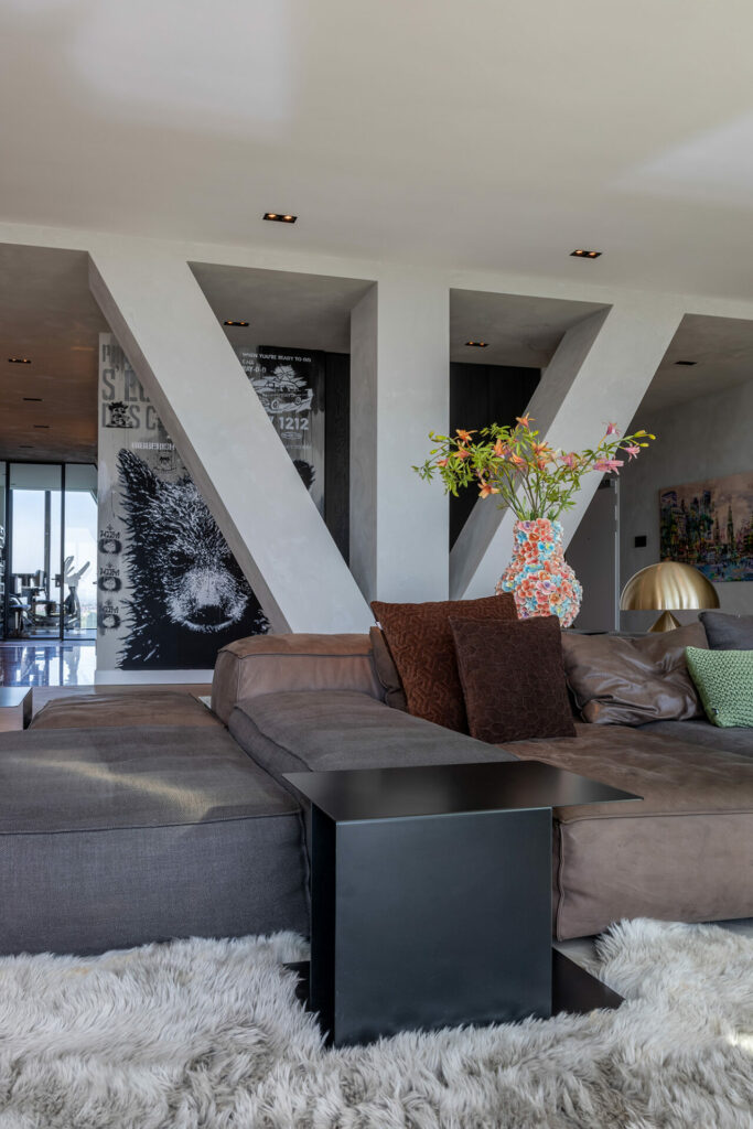 Interieuradvies Van der Donk interieur Designmeubels Living Divani Extrasoft sofa muurschilderingen kunst van Joseph Klibansky