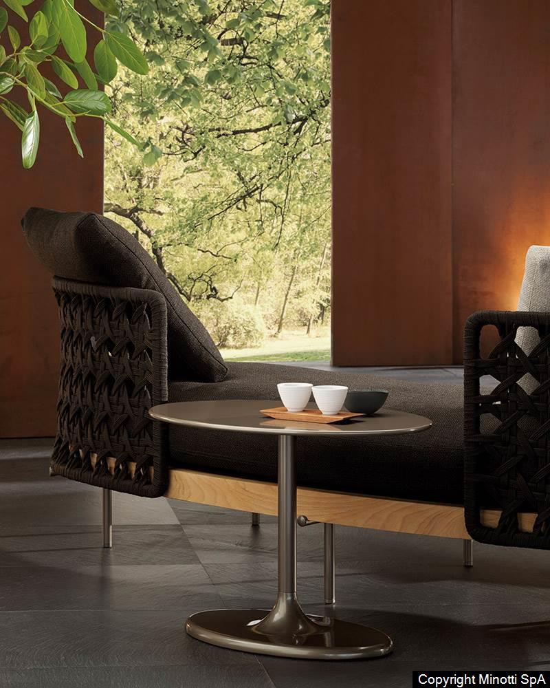 Minotti Taiko bijzettafel outdoor terras sfeerfoto