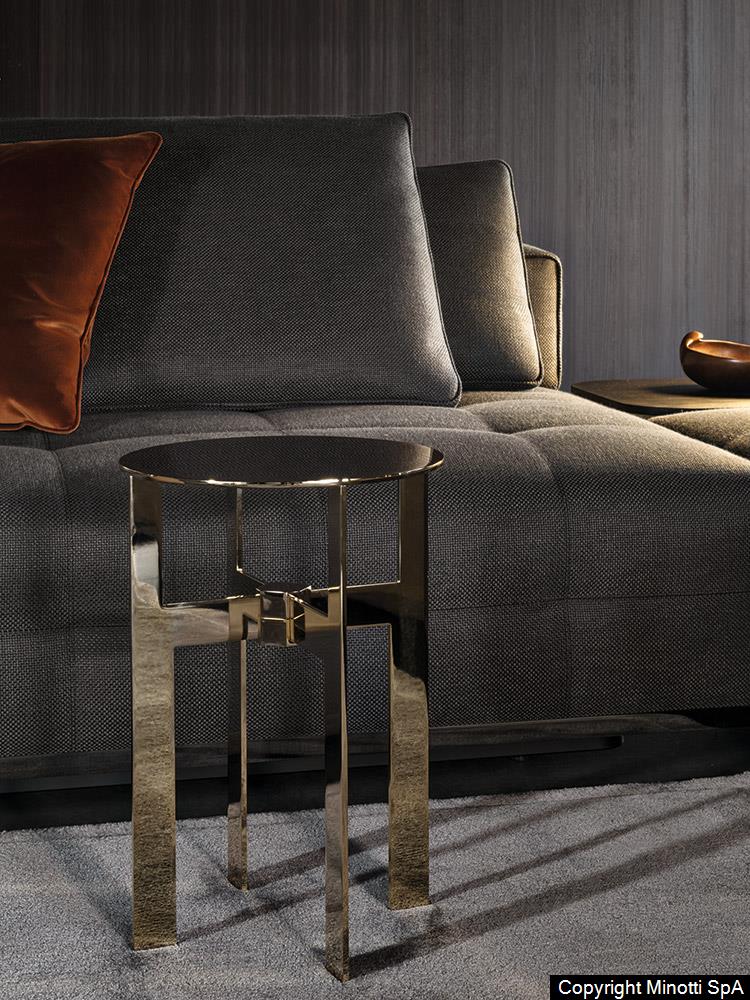 Minotti Ellis bijzettafel interieur sfeerfoto naast bank