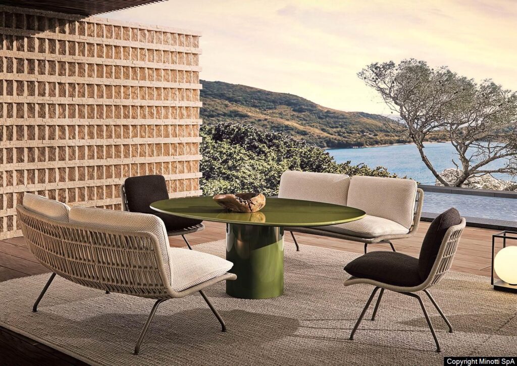 Minotti Rayan outdoor tafel groen sfeerfoto terras