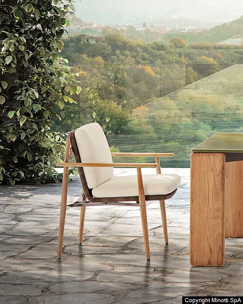 Minotti Trio outdoor Dining stoel sfeerfoto terras