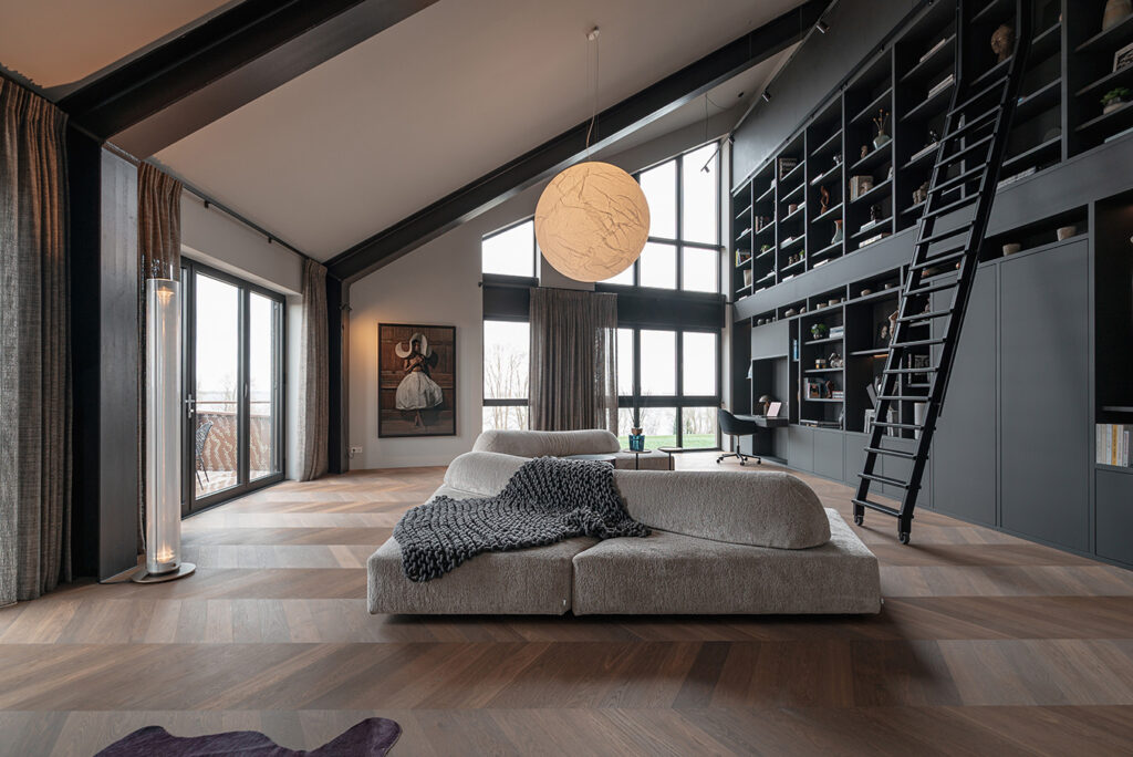 Interieuradvies Penthouse Van der Donk interieur Edra On the Rocks sofa