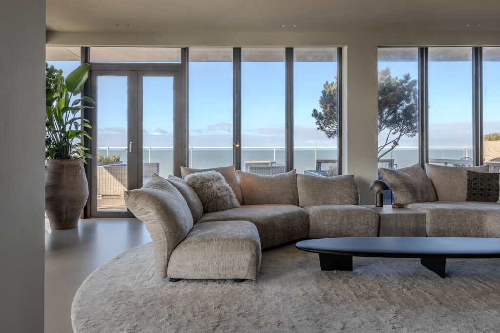 Interieuradvies Van der Donk interieur Edra Standard sofa interieur aan zee