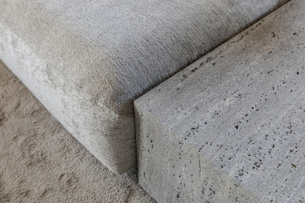 Edra Standard sofa met natuursteen