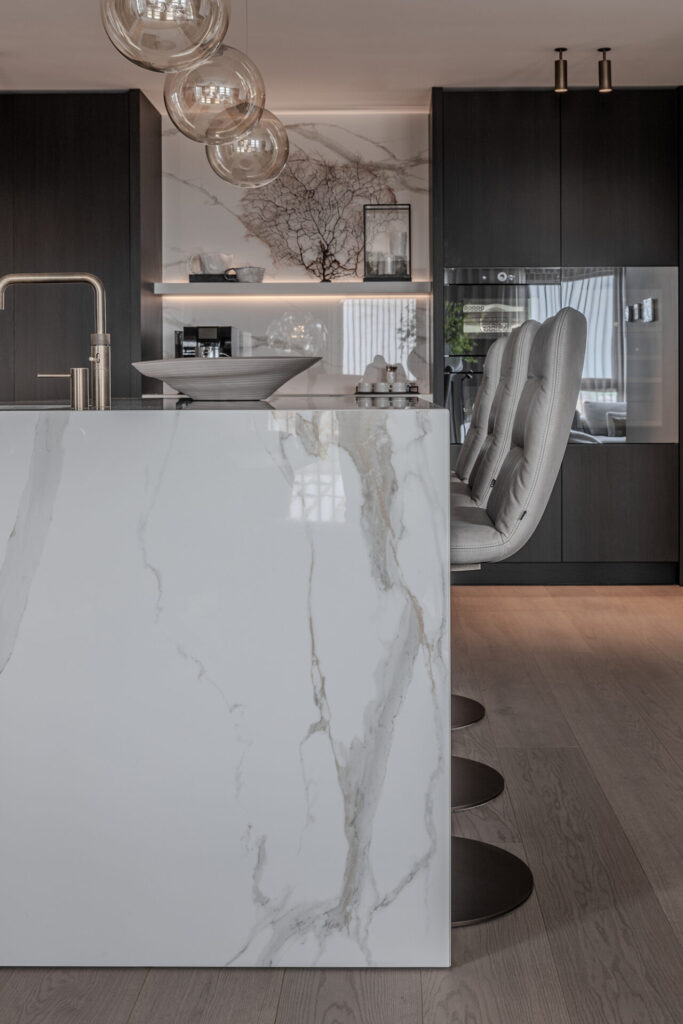 Interieuradvies Penthouse Barendrecht keuken barkrukken KFF sfeerfoto