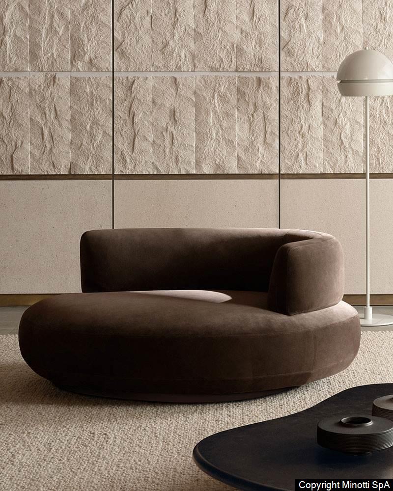 Minotti Bézier bank interieur sfeerfoto Studio MK27 Marcio Kogan donkere bekleding