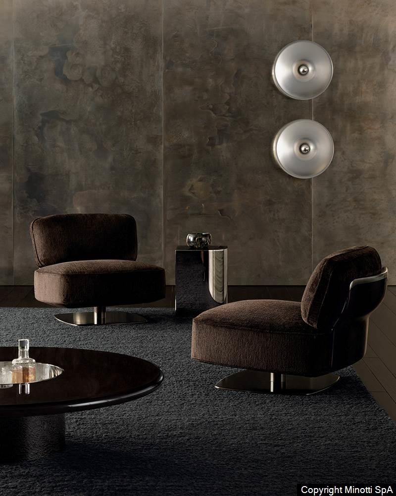 Minotti Saki interieur sfeerfoto donkere bekleding Nendo Design fauteuils