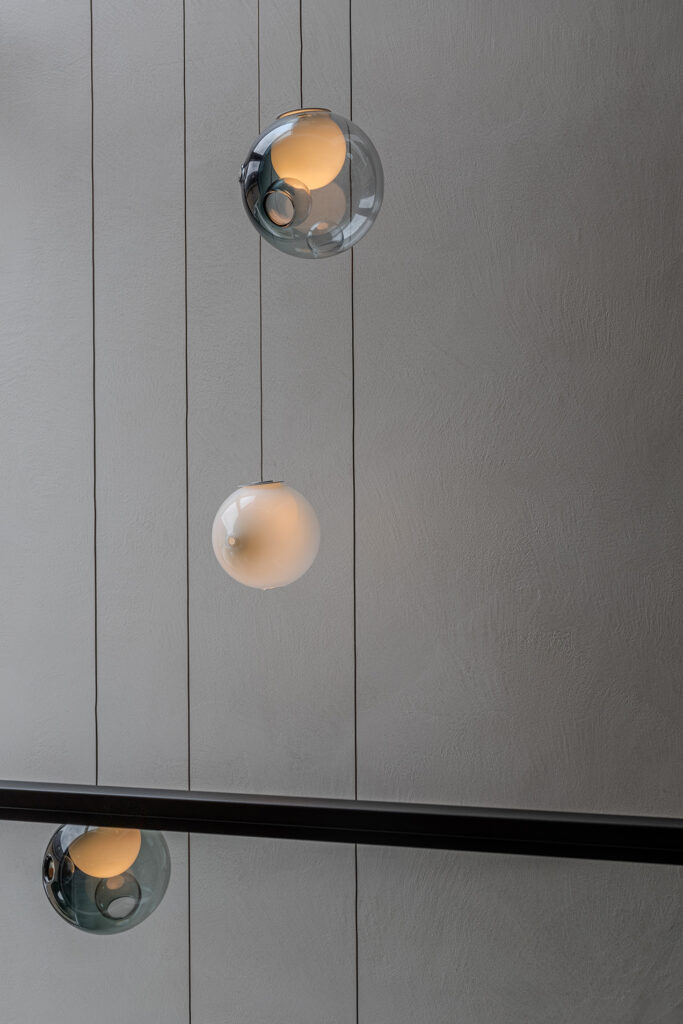 Interieuradvies Van der Donk Penta Glo verlichting hal overloop