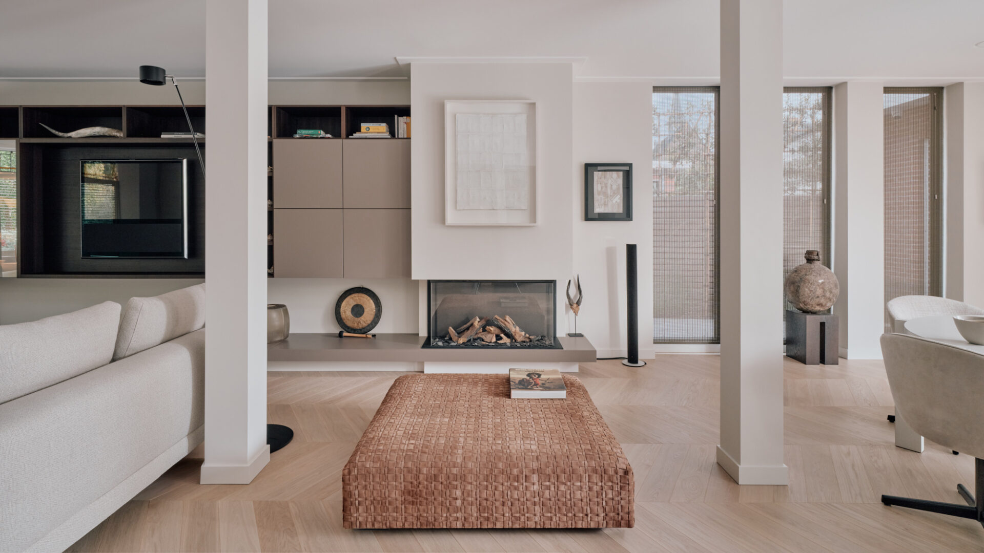 Interieur project Van der Donk interieur samenwerking met Piet Boon Flexform Bangkok poef