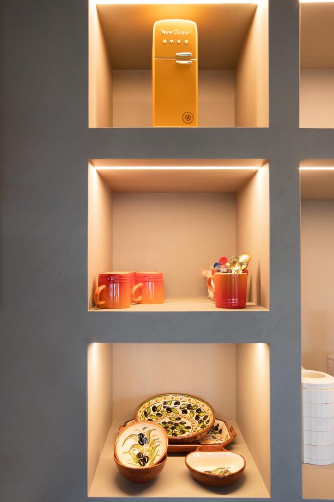 Van der Donk interieur interieuradvies Boat house vakkenkast met licht