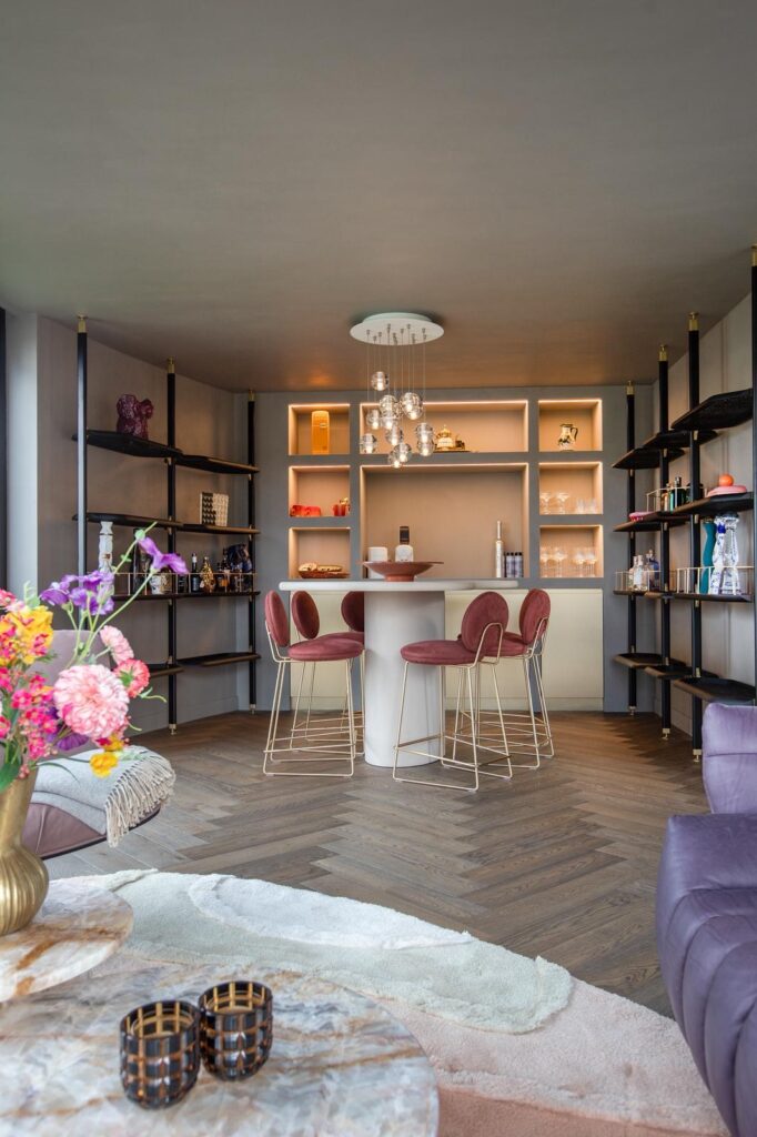 Interieuradvies Van der Donk interieur Boathouse Baxter Gemma barkrukken, Libelle kasten Bocci 14 hanglamp