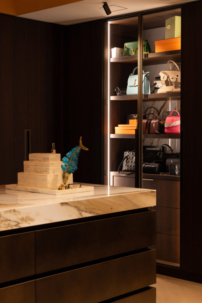 Interieuradvies Gooische villa inloopkast Van der Donk interieur The art of Living