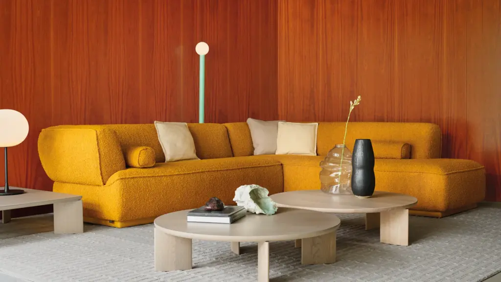 Leolux Loya bank interieur sfeerfoto kleurrijk