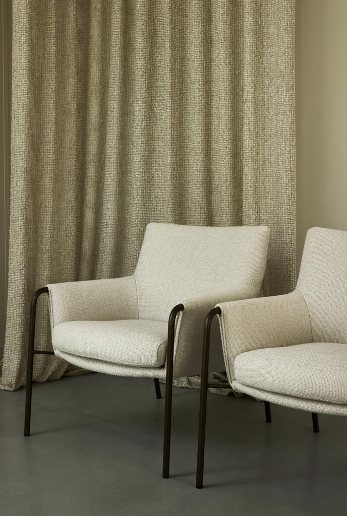 Design on Stock Nuria fauteuil lichte bekleding interieur sfeerfoto