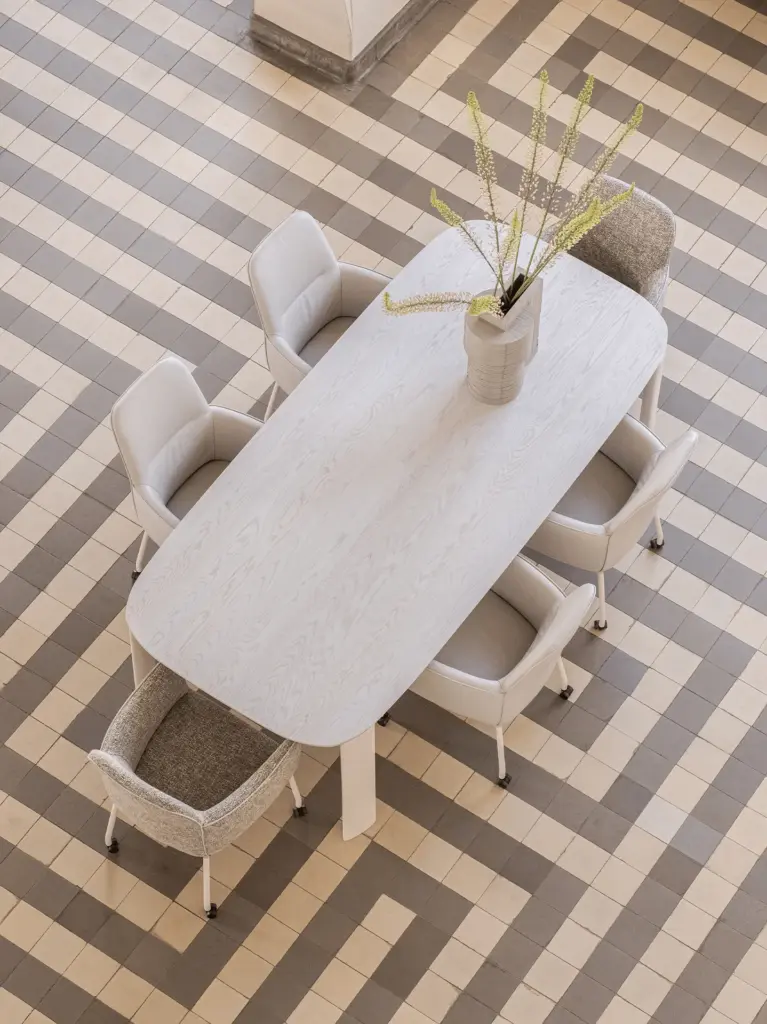 Leolux Tico eetkamertafel interieur sfeerfoto bovenaanzicht