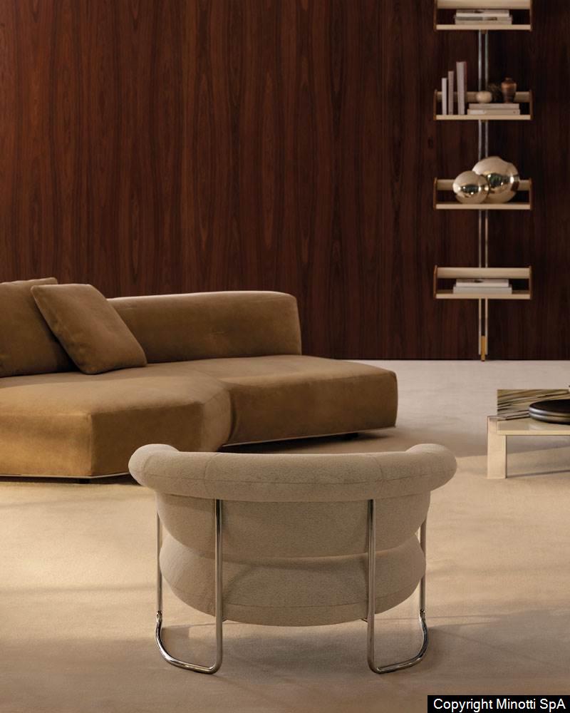 Minotti Elyne fauteuil in showroom Van der Donk Interieur, ontwerp Hannes Peer voor Minotti 2026.