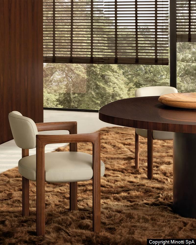 Minotti Giulietta eetkamerstoel in showroom Van der Donk Interieur, ontwerp Inoda+Sveje voor Minotti 2026.