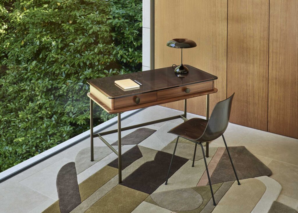Ligne Roset Indiscret Desk - secretaire sfeerfoto interieur Van der Donk interieur