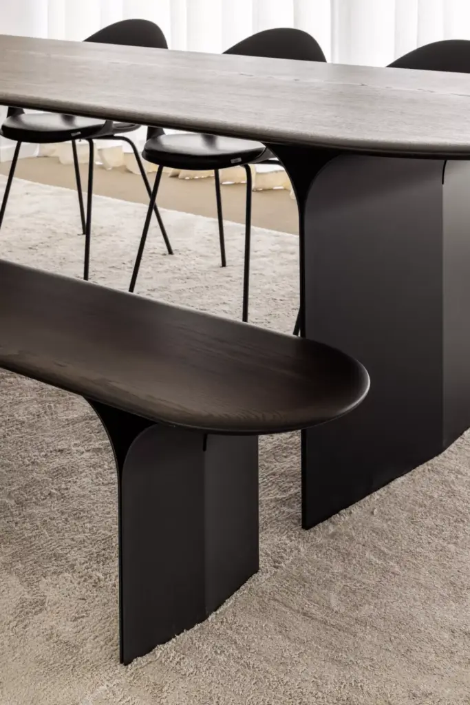 Joli Arcs bench interieur sfeerfoto aan tafel